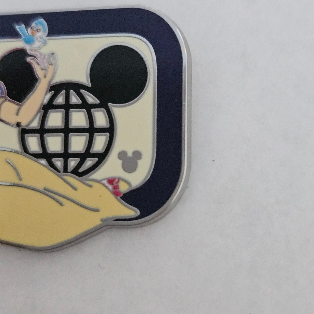 NEW Disney Snow White Walt Disney World D Hidden Disney 2025 Pin - Picture 2 of 4
